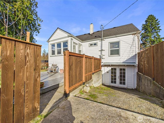 2103 E 21st Street, Bremerton, WA 98310