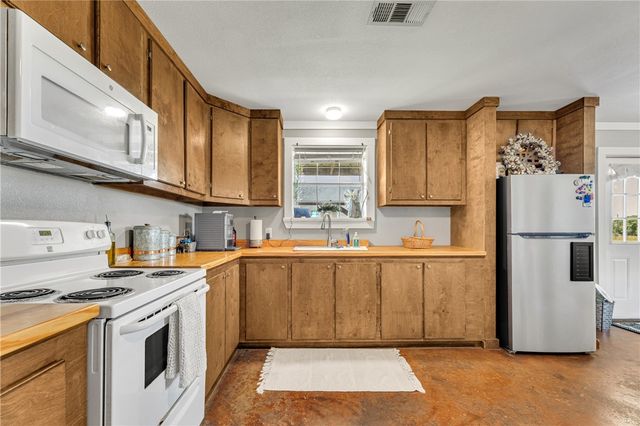 7271 County Road 118, Iola, TX 77861