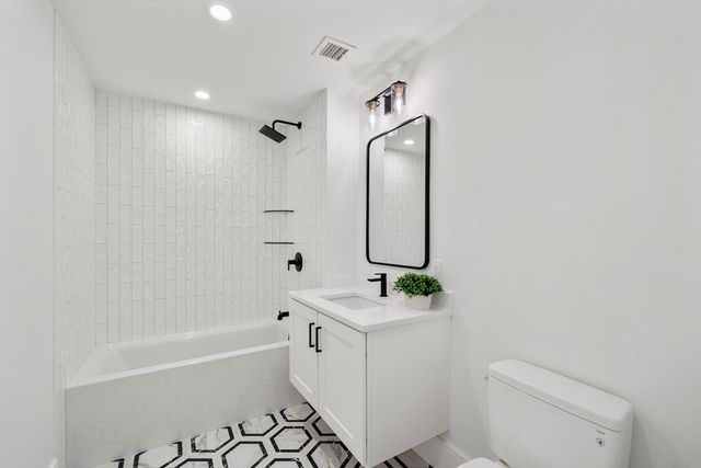 136 West Eighth Four, Boston, MA 02127