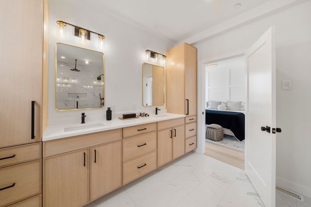 136 West Eighth Four, Boston, MA 02127