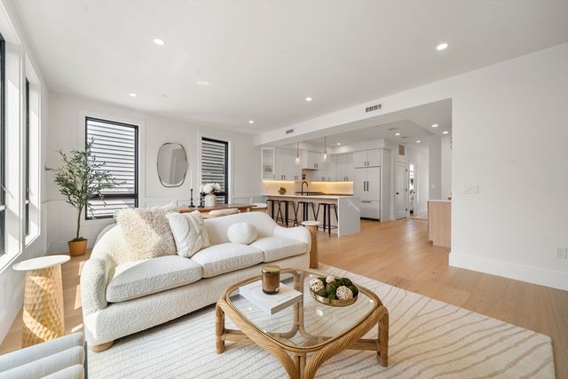 136 West Eighth Four, Boston, MA 02127