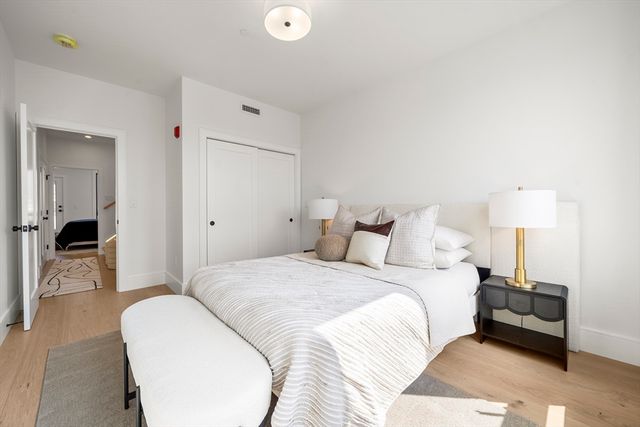 136 West Eighth Four, Boston, MA 02127