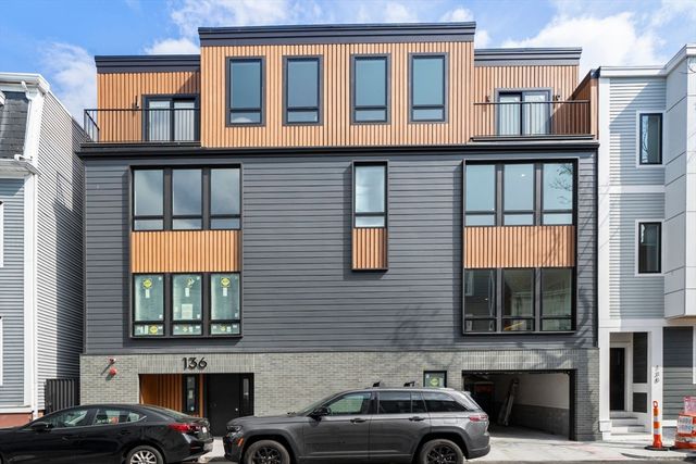 136 West Eighth Four, Boston, MA 02127