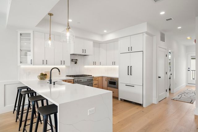 136 West Eighth Four, Boston, MA 02127