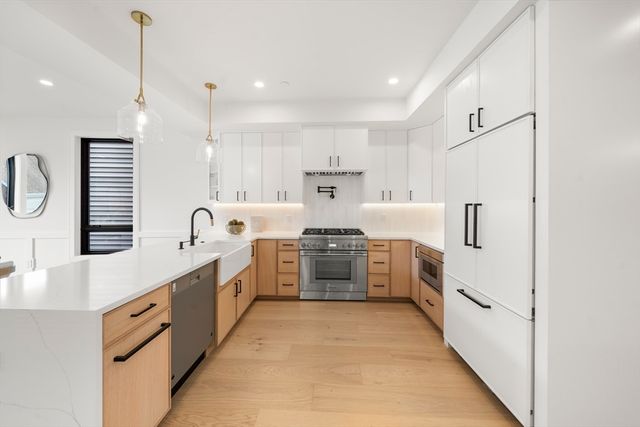 136 West Eighth Four, Boston, MA 02127