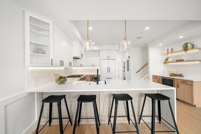 136 West Eighth Four, Boston, MA 02127