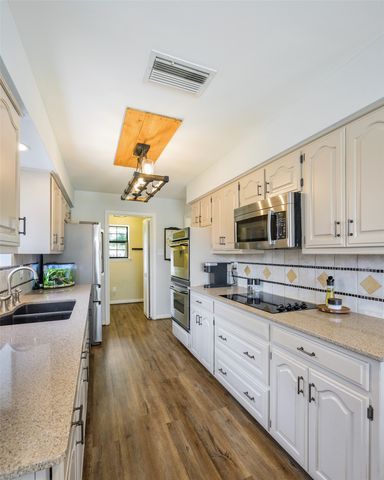 574 Calvert Court, Lewisville, TX 75067