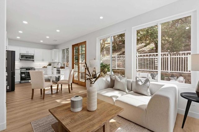 1136 Monterey Place, Encinitas, CA 92024