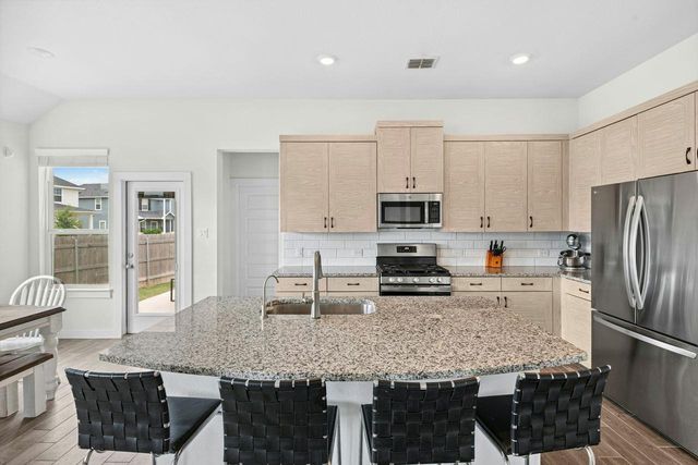 180 Yellowstone DR, Kyle, TX 78640