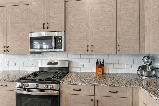 180 Yellowstone DR, Kyle, TX 78640