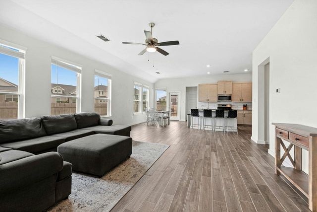 180 Yellowstone DR, Kyle, TX 78640