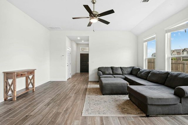 180 Yellowstone DR, Kyle, TX 78640