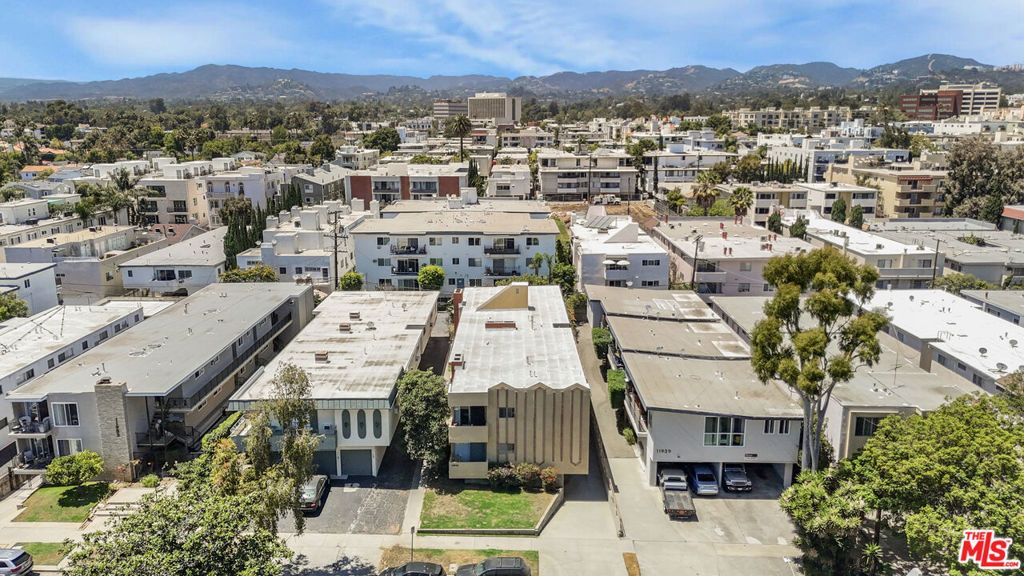 Image 12 of property listing at 11943 Kiowa Avenue, Los Angeles, CA 90049