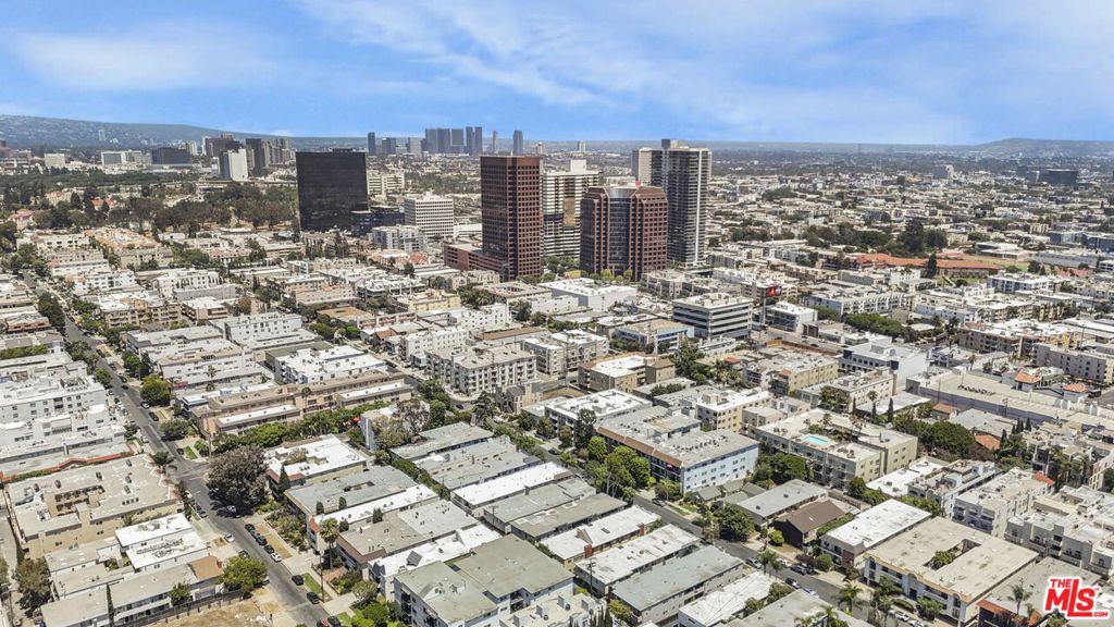 Image 15 of property listing at 11943 Kiowa Avenue, Los Angeles, CA 90049