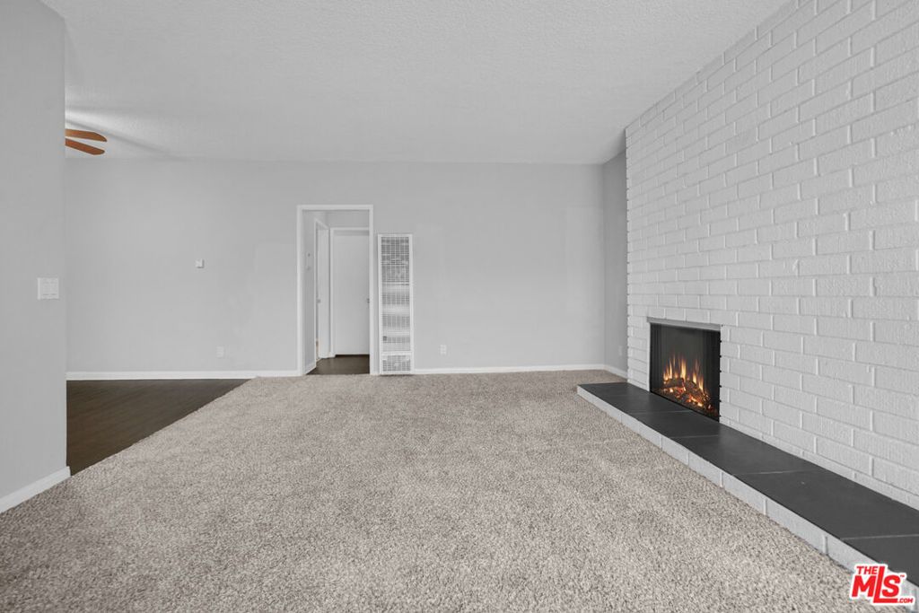 Image 17 of property listing at 11943 Kiowa Avenue, Los Angeles, CA 90049