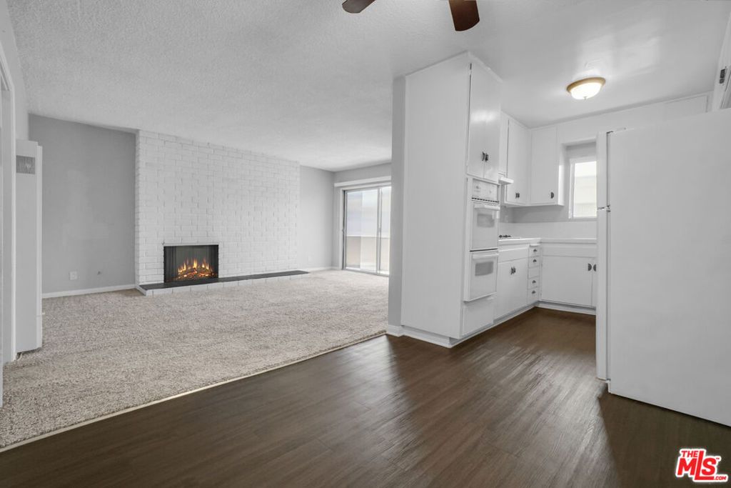 Image 20 of property listing at 11943 Kiowa Avenue, Los Angeles, CA 90049