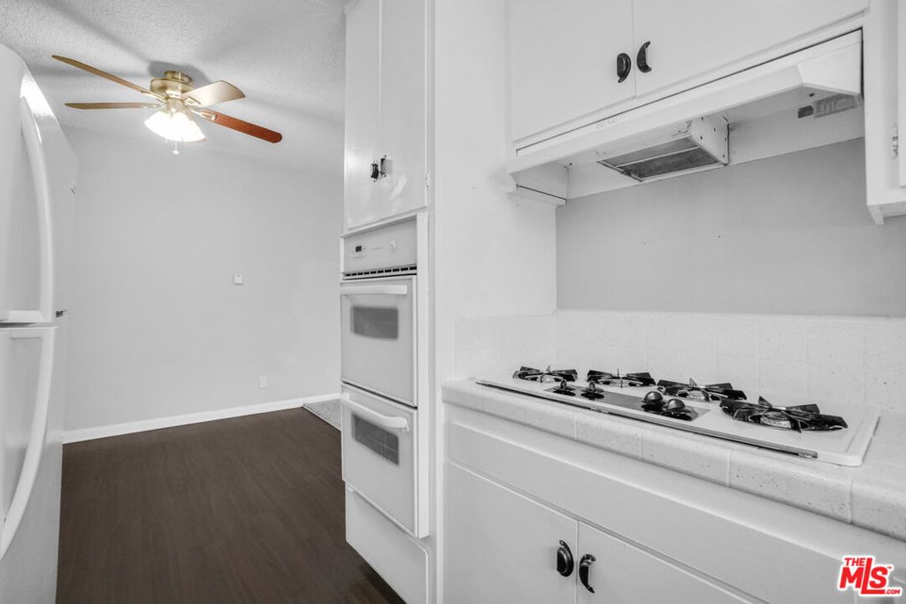 Image 23 of property listing at 11943 Kiowa Avenue, Los Angeles, CA 90049
