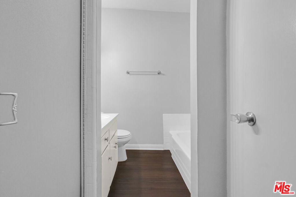 Image 25 of property listing at 11943 Kiowa Avenue, Los Angeles, CA 90049