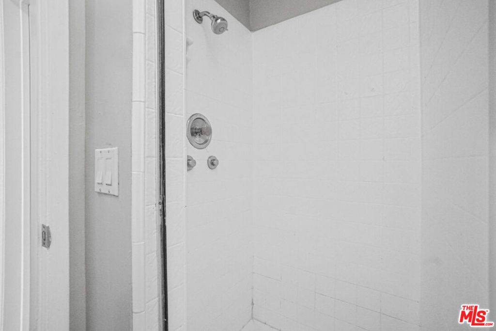 Image 27 of property listing at 11943 Kiowa Avenue, Los Angeles, CA 90049