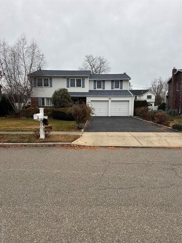 15 Sherry Lane, Hauppauge, NY 11788