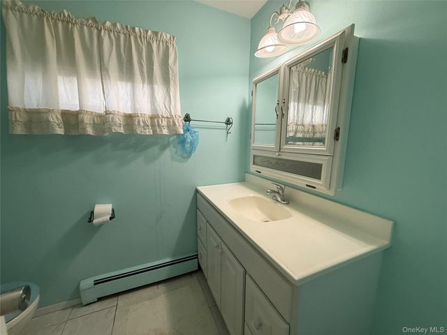 15 Sherry Lane, Hauppauge, NY 11788