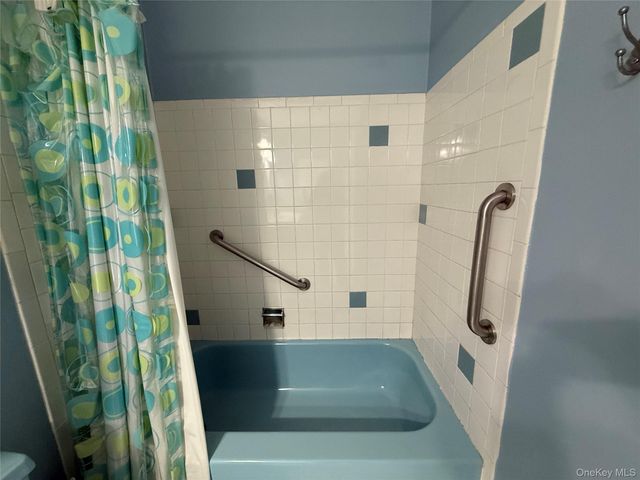 15 Sherry Lane, Hauppauge, NY 11788