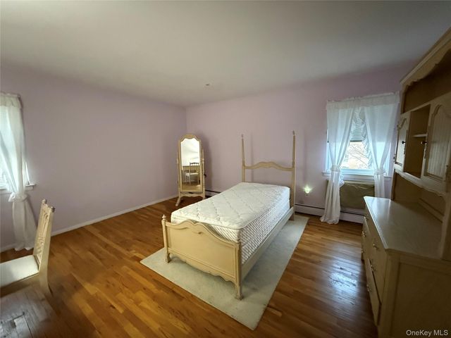 15 Sherry Lane, Hauppauge, NY 11788