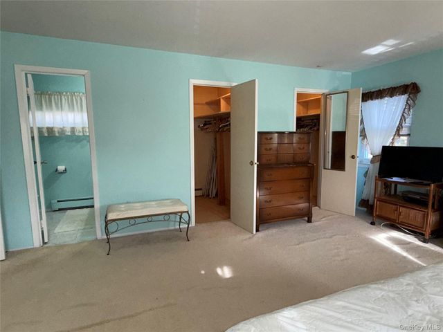 15 Sherry Lane, Hauppauge, NY 11788