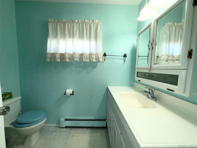 15 Sherry Lane, Hauppauge, NY 11788