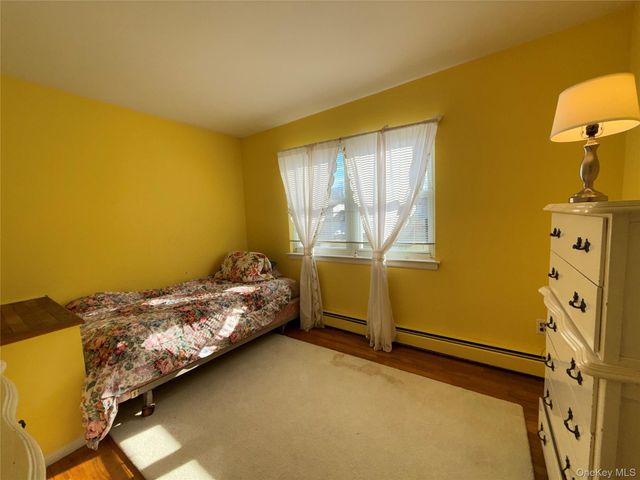 15 Sherry Lane, Hauppauge, NY 11788