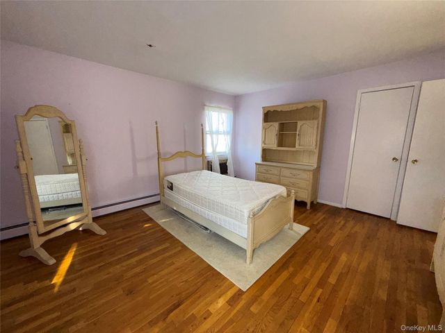 15 Sherry Lane, Hauppauge, NY 11788