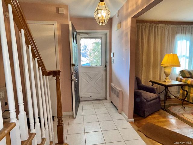 15 Sherry Lane, Hauppauge, NY 11788