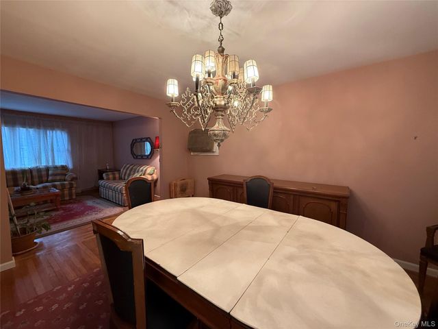 15 Sherry Lane, Hauppauge, NY 11788