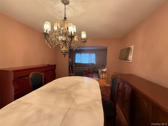 15 Sherry Lane, Hauppauge, NY 11788