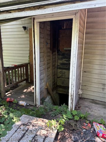 1929 W 57th Street, Cleveland, OH 44102