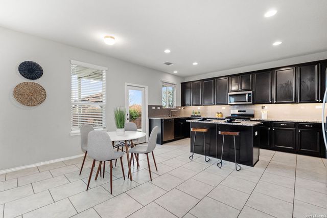 10110 Cowboy Ln, San Antonio, TX 78254