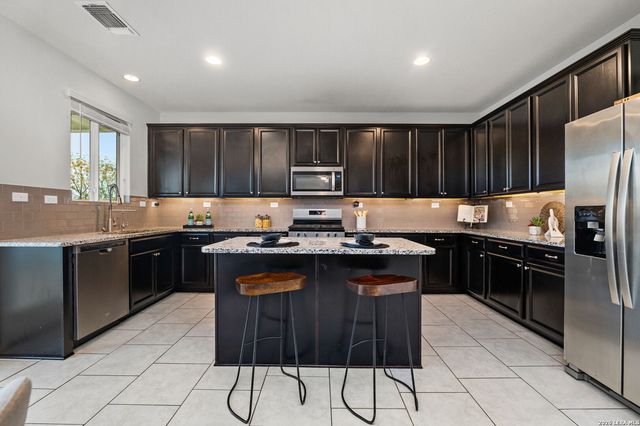 10110 Cowboy Ln, San Antonio, TX 78254