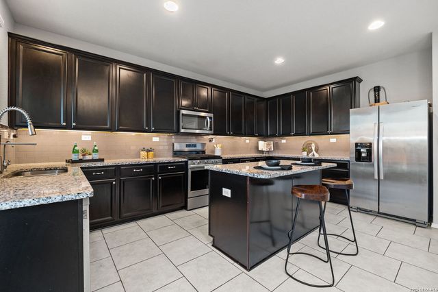 10110 Cowboy Ln, San Antonio, TX 78254