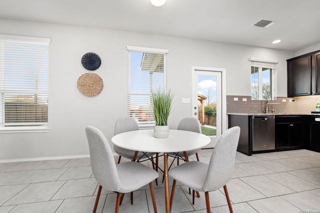 10110 Cowboy Ln, San Antonio, TX 78254