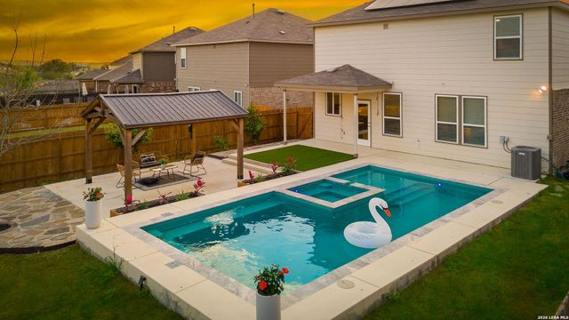 10110 Cowboy Ln, San Antonio, TX 78254