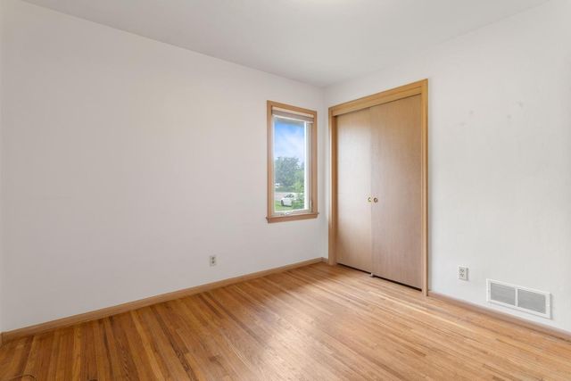 1292 County Road B W, Roseville, MN 55113