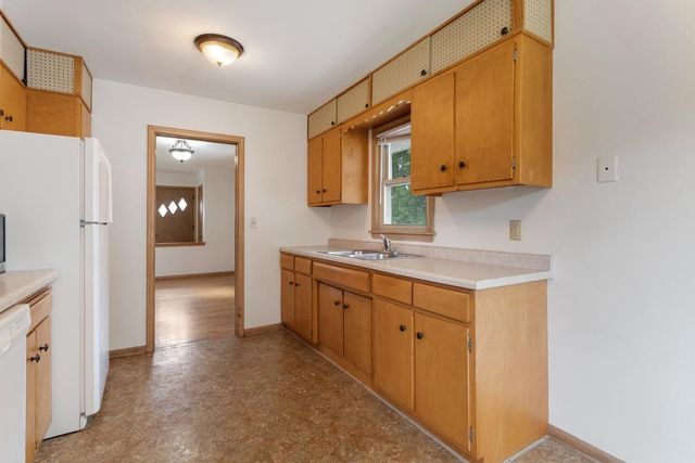1292 County Road B W, Roseville, MN 55113