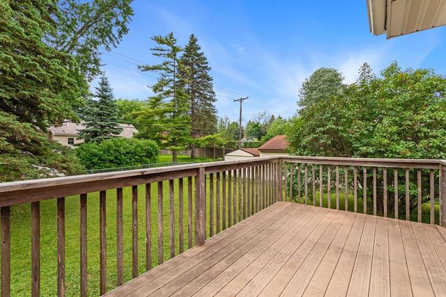 1292 County Road B W, Roseville, MN 55113