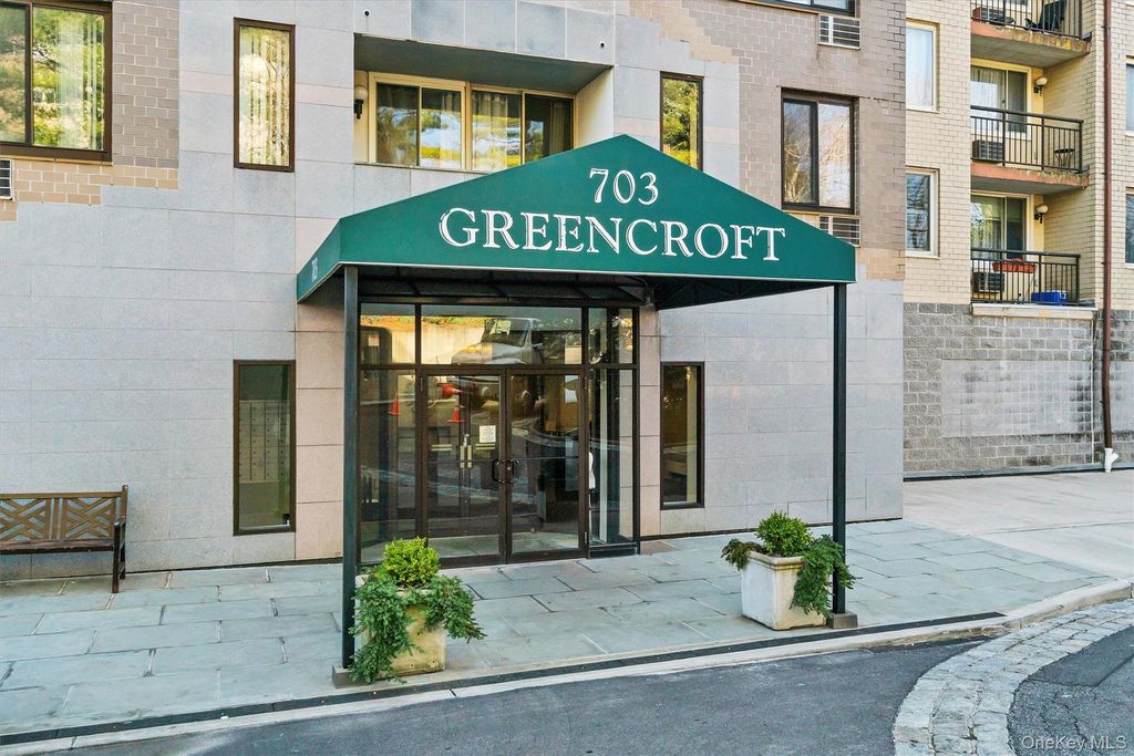 703 Pelham Road 301, New Rochelle, NY 10805 — exterior