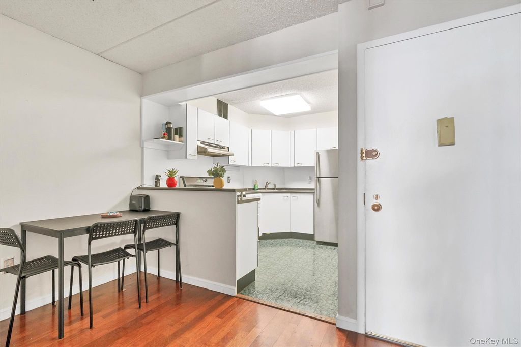 703 Pelham Road 301, New Rochelle, NY 10805 — photo 2