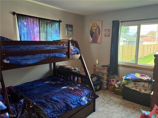 7270 Glenn Oval Drive, Parma, OH 44130