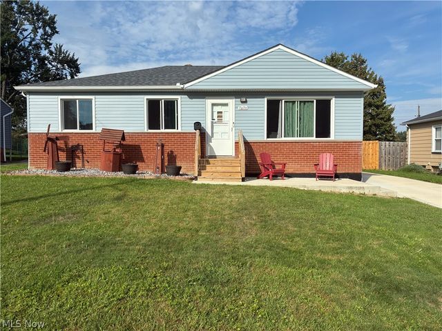 7270 Glenn Oval Drive, Parma, OH 44130