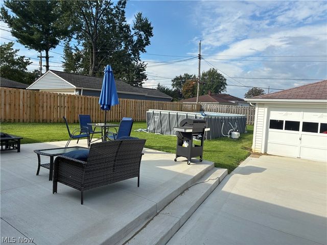 7270 Glenn Oval Drive, Parma, OH 44130