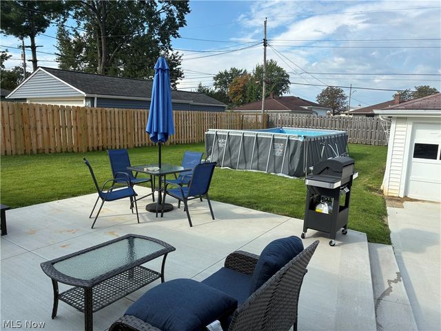 7270 Glenn Oval Drive, Parma, OH 44130