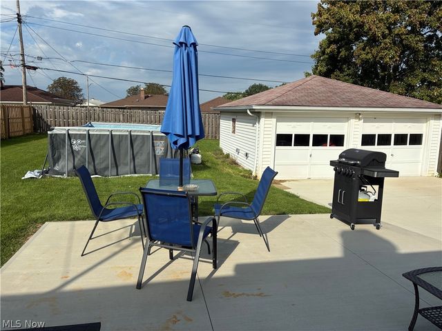 7270 Glenn Oval Drive, Parma, OH 44130